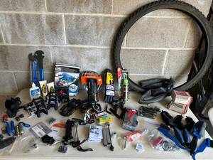 Bike Repair Tools & Tubes Kit - Maxxis Re-Fuse Tire, Q-Tubes 26x1.9-2.125, Park Tool CG-2