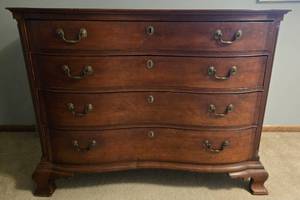 Antique 18th Century Connecticut Cherrywood Chippendale Chest of Drawers, Estimate Value $10,000
