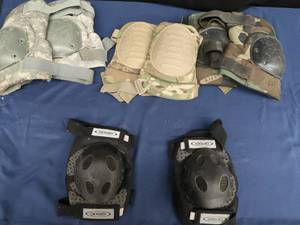 4 PAIRS OF KNEE PADS