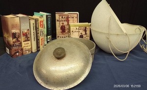 VINTAGE CLUB ALLUMINIUM HAMMERCRAFT DUTCH OVEN, FLOWER POTS, AND ASSORTMENT OF BOOKS