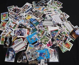 BIG LOT OF BASEBALL TRADING CARDS
