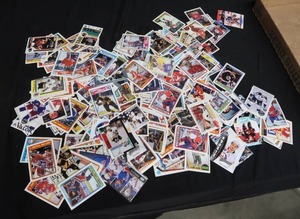 LOT OF HOCKEY TRADING CARDS