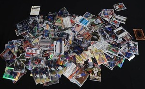 PRETTY BIG LOT OF BASEBALL TRADING CARDS
