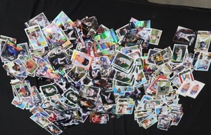 SIZEABLE LOT OF BASEBALL TRADING CARDS