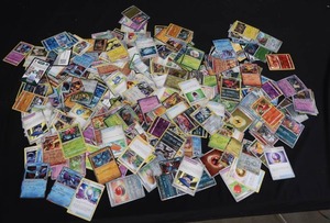 LOT OF POKEMON TRADING CARDS