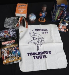 ASSORTMENT OF COLLECTIBLE SPORTS ITEMS