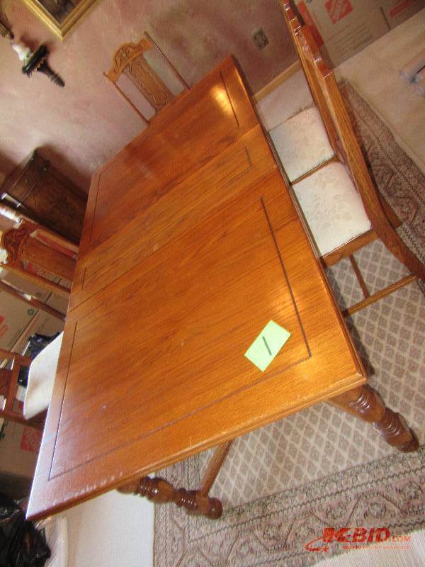 lot 1 image: Oak Dining Room Table and 6 chairs