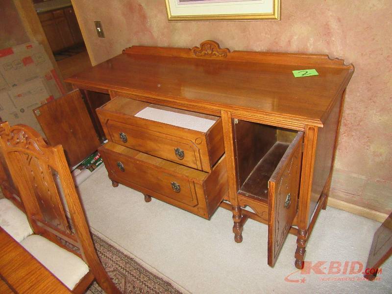 lot 2 image: Dining Buffet