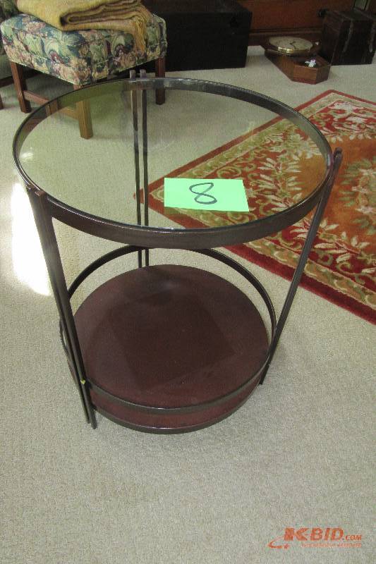 lot 8 image: Round End Table