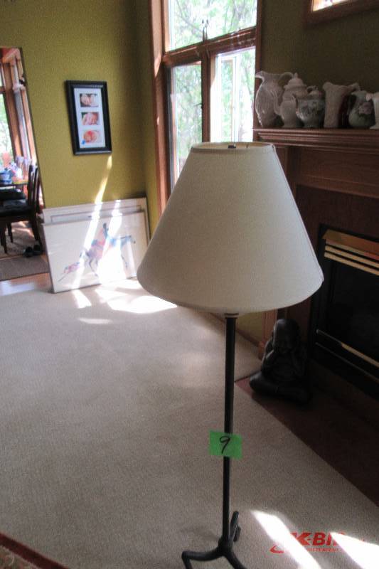 lot 9 image: Pole Lamp