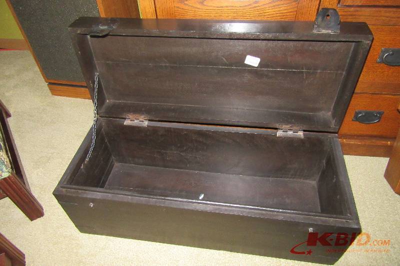 lot 28 image: Medium Size Trunk