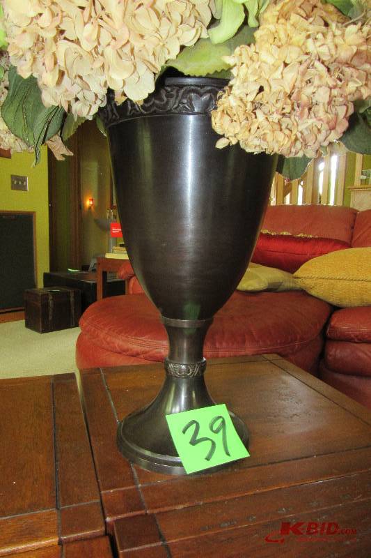 lot 39 image: Metal urnvase with dried floral Arrangement