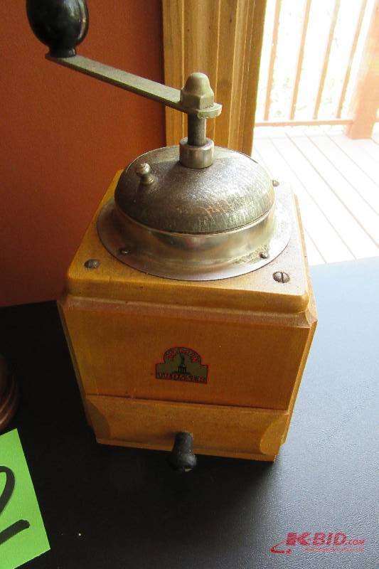 lot 52 image: Heavy Wire Wine Rack, Spice Grinders
