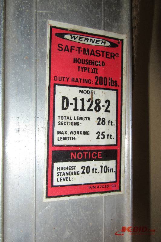 lot 82 image: WERNER, 28 ft Extension ladder