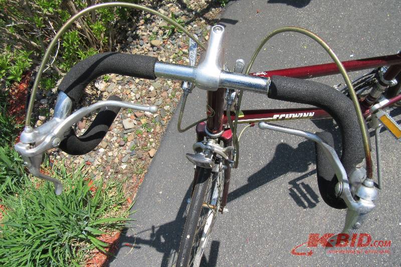 lot 64 image: Schwinn Womens 10 speed bike