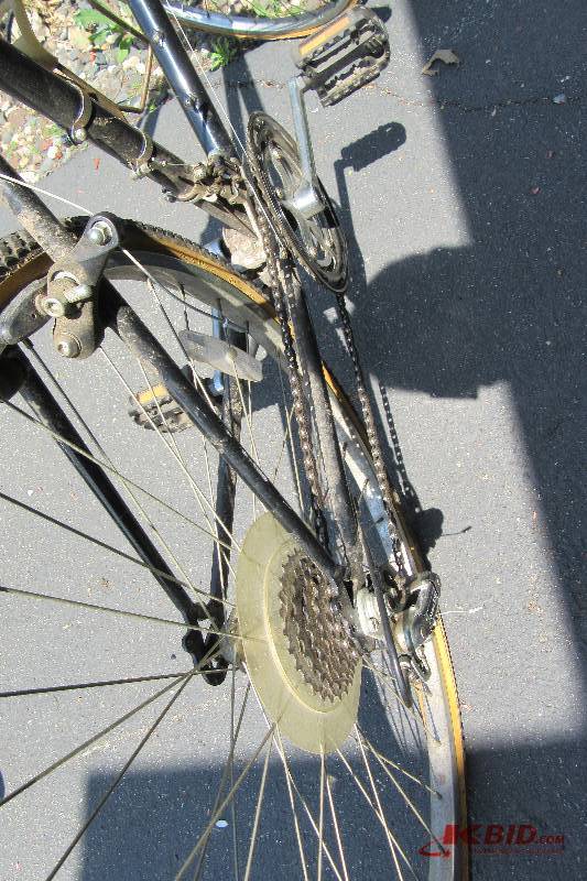 lot 65 image: Schwinn, Mens 10 speed bike