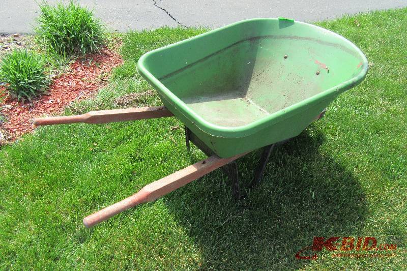 lot 95 image: TRU TEMPER Wheel Barrow