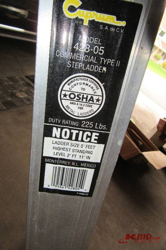 lot 119 image: 5 Ft aluminum step ladder