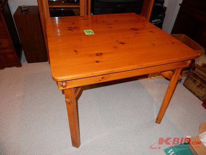 lot 15 image: Knotty Pine Table