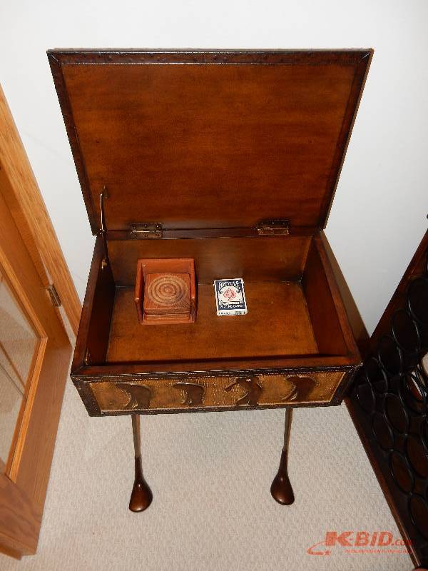 lot 19 image: Golf Theme Game storage table