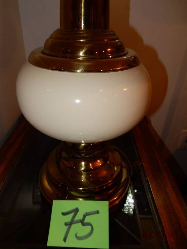lot 75 image: Table lamp