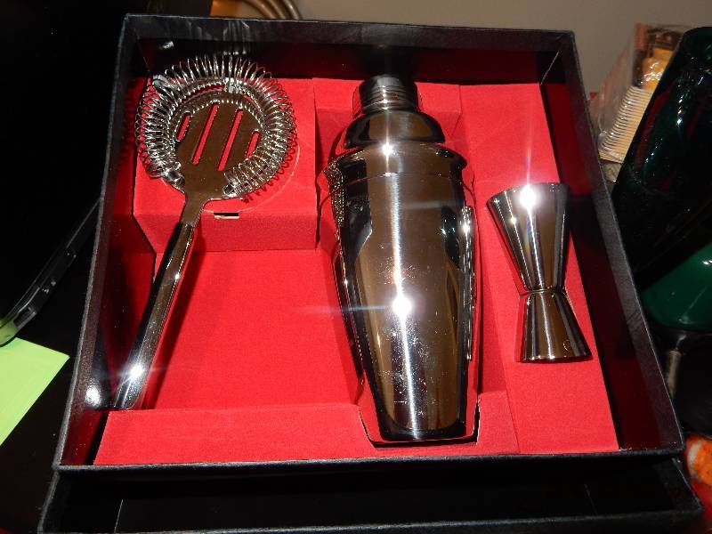 lot 141 image: Large lot of Bar Ware