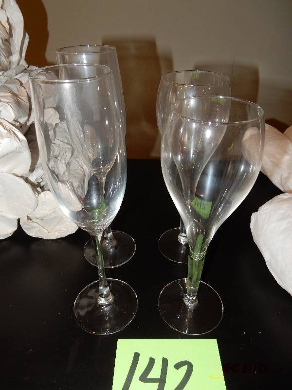 lot 142 image: Champagne Flutes