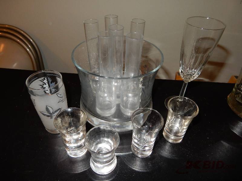 lot 143 image: 3 Pitchers, Shot system