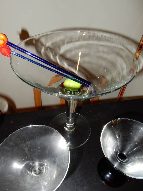 lot 145 image: 6 Martini Glasses and LARGE Glass for mixing or just for fun