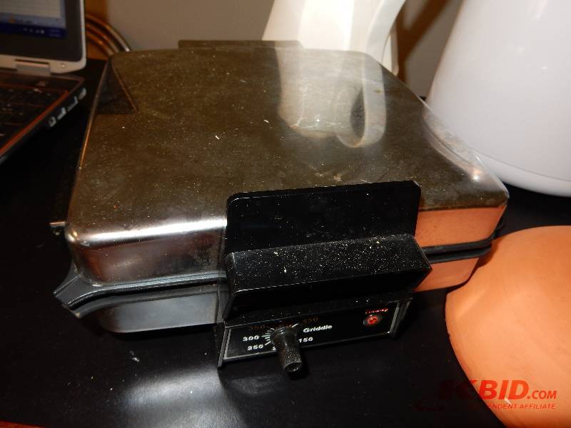 lot 146 image: Misc. Kitchen items