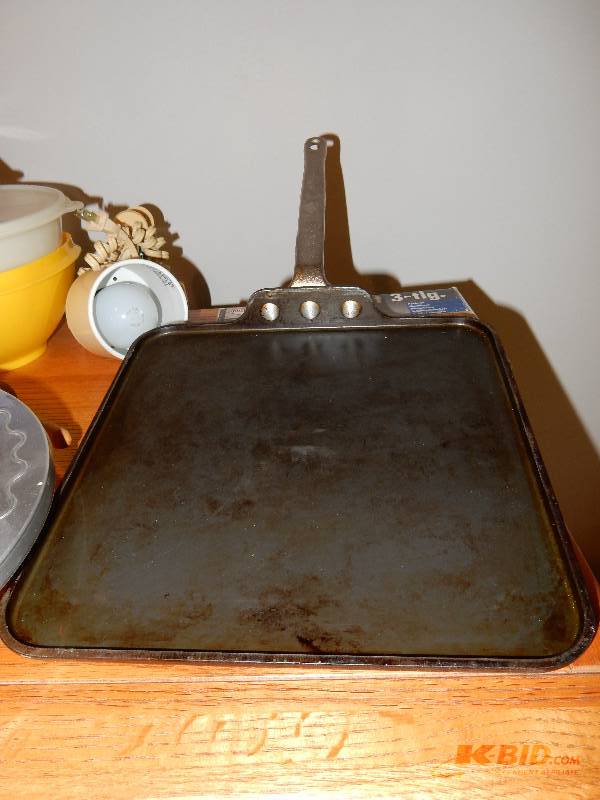 lot 151 image: Kitchen items