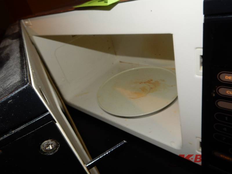 lot 163 image: Tappan, Space Saver Microwave