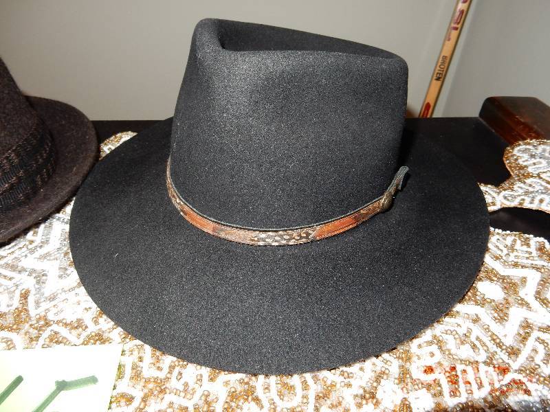 lot 165 image: 2 mens hats as pictured