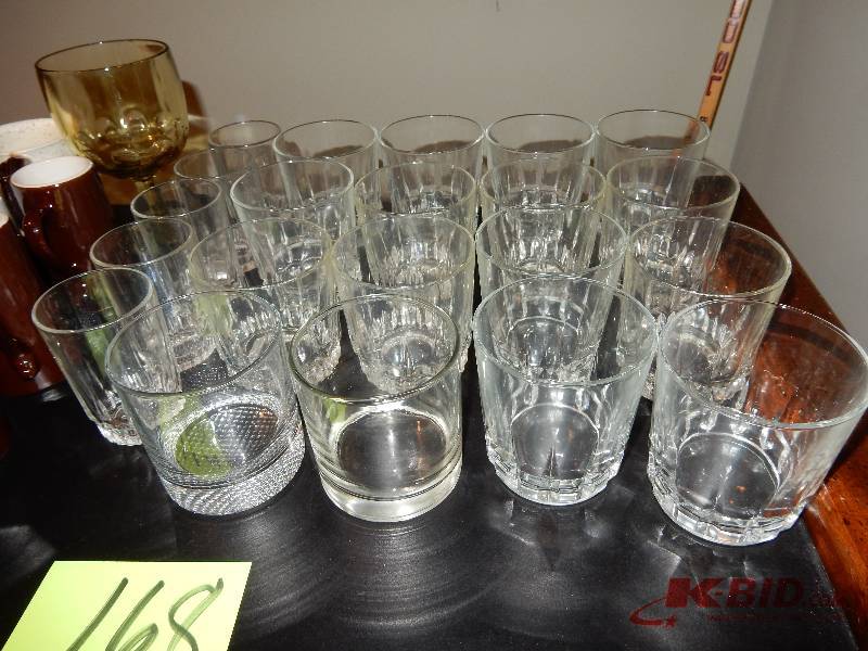 lot 168 image: Large lot of glassware