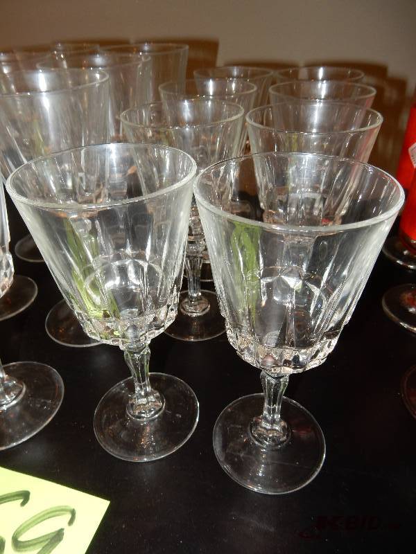 lot 169 image: 8 Large Wine, 8 Small Wine