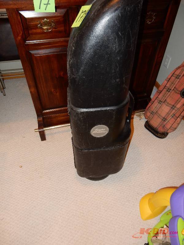 lot 179 image: Flight Master Golf container