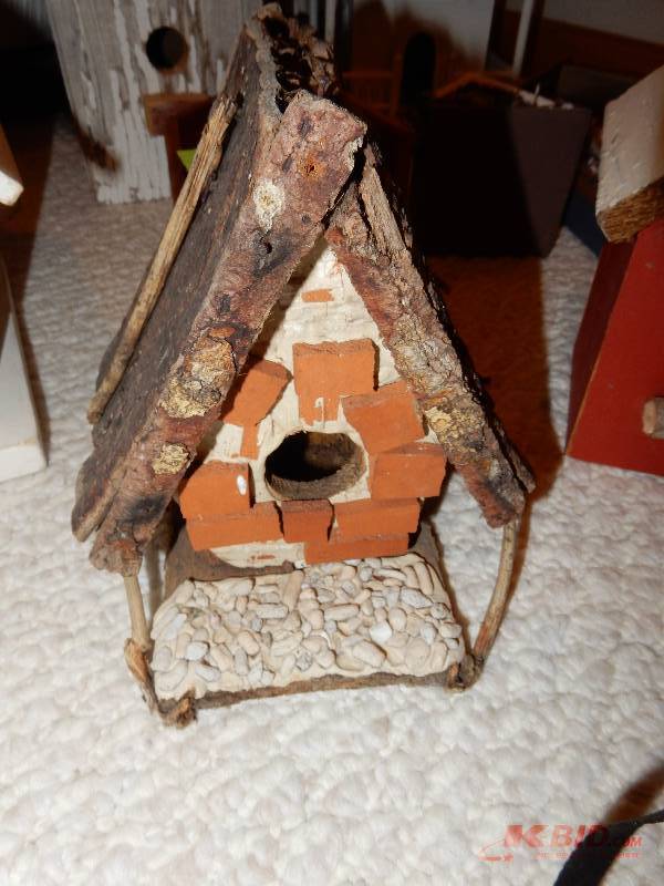 lot 196 image: Bird Houses as pictured