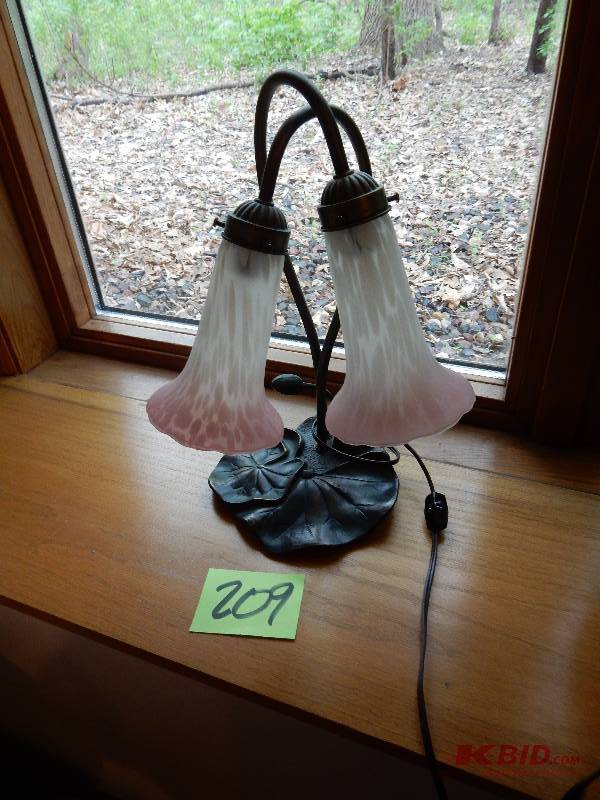 lot 209 image: Tulip shade table lamp