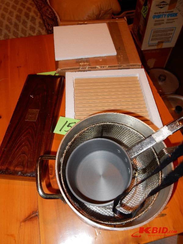 lot 153 image: Heavy Duty Cookware and Carving Set, Pizza Stone