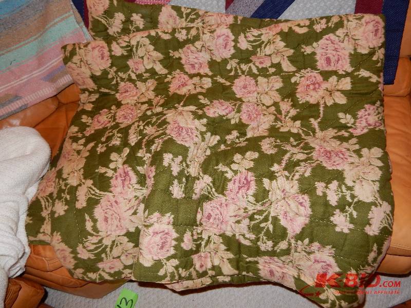 lot 244 image: 4 Quilts