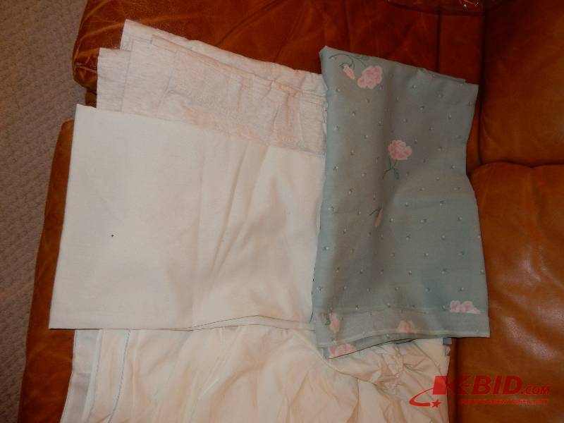 lot 246 image: Sheets, Pillow Cases, Curtains