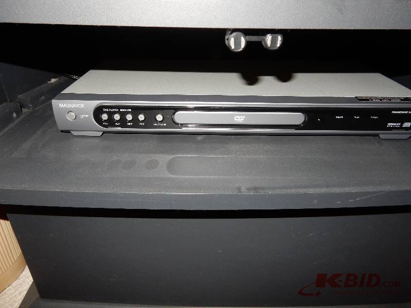lot 261 image: Sony Trinitron TV, Stand and Magnavox DVD player
