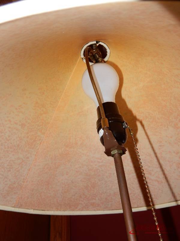 lot 271 image: Nice old fashion pole lamp
