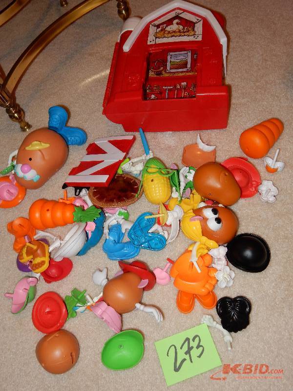 lot 273 image: Child toys.. Barn with the animals, Mr Potato head