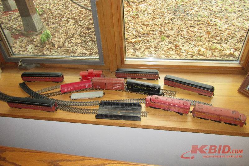 lot 123 image: HO scale Train