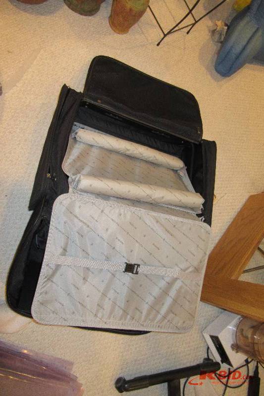 lot 225 image: 2 Samsonite Soft sided suit cases