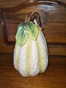 White Gourd Statue