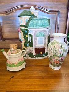 Cookie Jar, Music Box, Vase