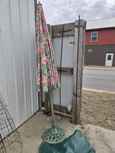 Patio Umbrella with Floral Pattern and Metal Base