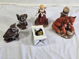 Ski Country Limited Edition Fox Family Figurine and Angel, Owls (damaged), and STingers Ornament